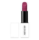 Lipstick acabado matte Photobomb Fuchsia deja los labios con lleno de color, y con una cómoda sensación de suavidad e hidratación